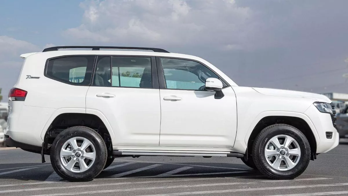 Toyota Land Cruiser GXR TOYOTA LAND CRUISER GXR 3.3L DIESEL-7-0