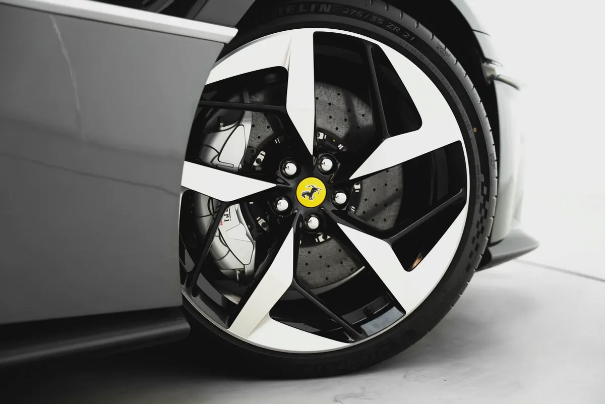 2025 FERRARI 12 CILINDRI WITH 7 YEARS SERVICE CONTRACT-15-15