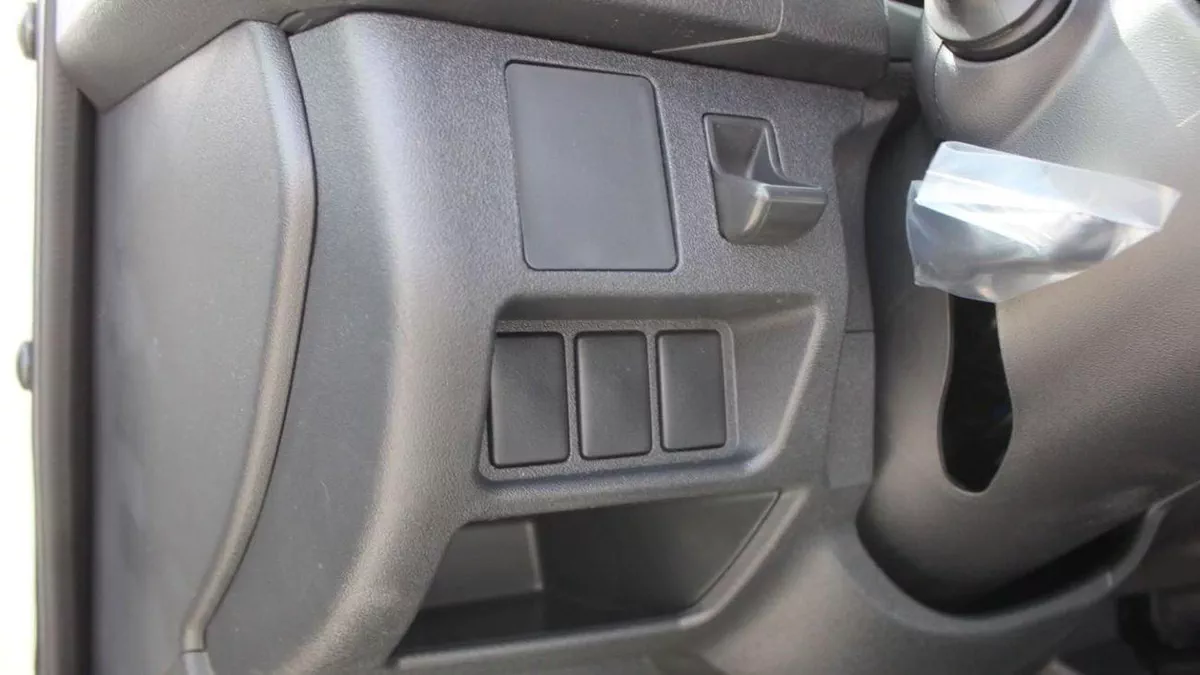 Toyota Hiace DLS - STANDARD ROOF DLS - STD ROOF HIACE 2.5L HIGH ROOF DIESEL-13-0