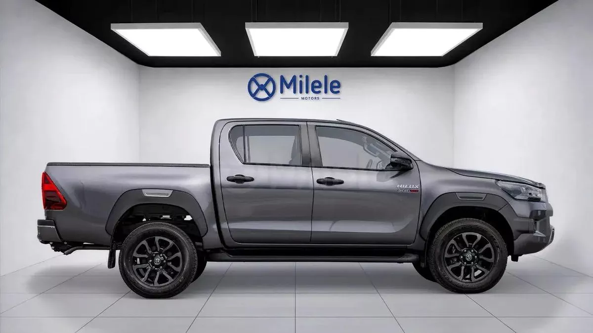 Toyota Hilux ADVENTURE | 2-YEAR WARRANTY + SERVICE AVAILABLE || 0% DOWNPAYMENT (BANK)-7-7