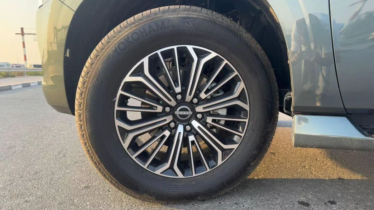 Nissan Patrol SE PLATINUM CITY LE Platinum City 3.5L-9-0