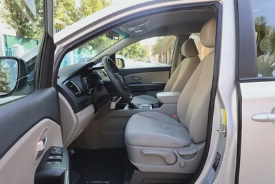 KIA GRAND CARNIVAL 3.3L V6 - GCC SPECS - ACCIDENT FREE - UNDER WARRANTY - FULL SERVICE HISTORY --10