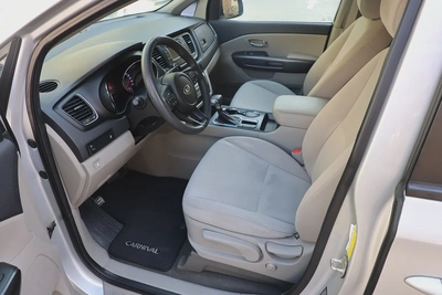 KIA GRAND CARNIVAL 3.3L V6 - GCC SPECS - ACCIDENT FREE - UNDER WARRANTY - FULL SERVICE HISTORY --11