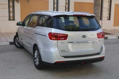KIA GRAND CARNIVAL 3.3L V6 - GCC SPECS - ACCIDENT FREE - UNDER WARRANTY - FULL SERVICE HISTORY --4