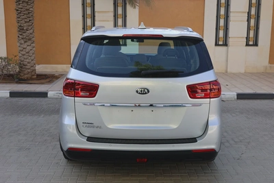 KIA GRAND CARNIVAL 3.3L V6 - GCC SPECS - ACCIDENT FREE - UNDER WARRANTY - FULL SERVICE HISTORY --7