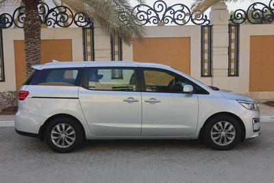 KIA GRAND CARNIVAL 3.3L V6 - GCC SPECS - ACCIDENT FREE - UNDER WARRANTY - FULL SERVICE HISTORY --8