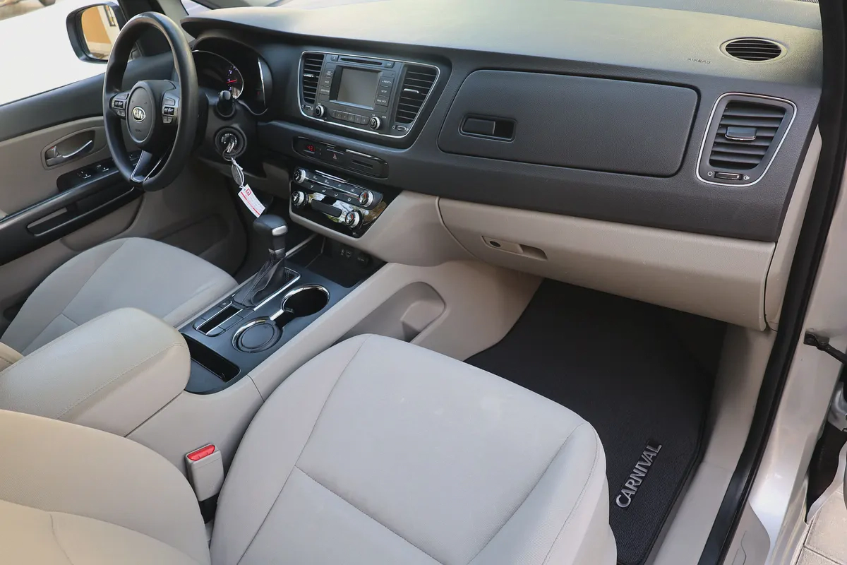 KIA GRAND CARNIVAL 3.3L V6 - GCC SPECS - ACCIDENT FREE - UNDER WARRANTY - FULL SERVICE HISTORY --15-15