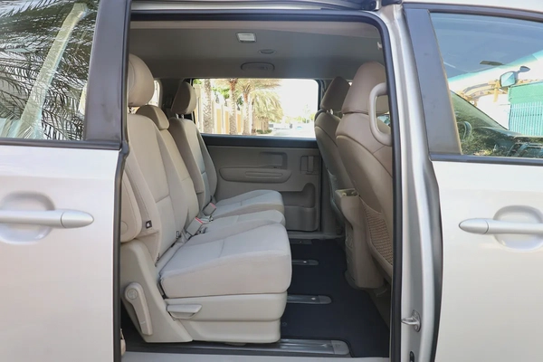 KIA GRAND CARNIVAL 3.3L V6 - GCC SPECS - ACCIDENT FREE - UNDER WARRANTY - FULL SERVICE HISTORY -