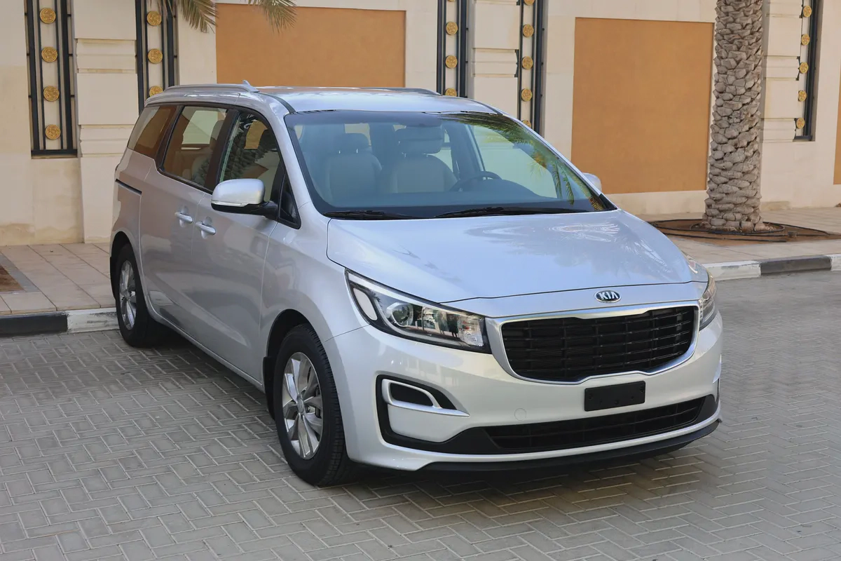 KIA GRAND CARNIVAL 3.3L V6 - GCC SPECS - ACCIDENT FREE - UNDER WARRANTY - FULL SERVICE HISTORY --3-3