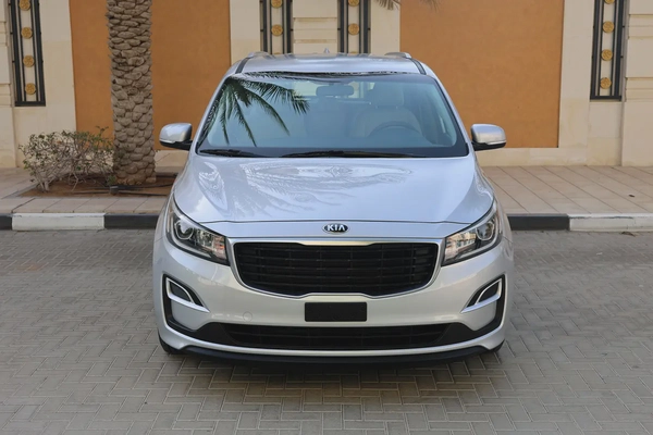 KIA GRAND CARNIVAL 3.3L V6 - GCC SPECS - ACCIDENT FREE - UNDER WARRANTY - FULL SERVICE HISTORY -