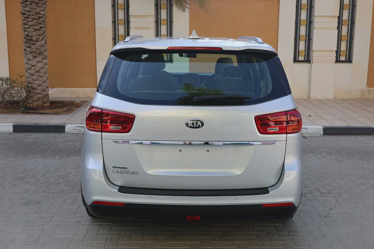 KIA GRAND CARNIVAL 3.3L V6 - GCC SPECS - ACCIDENT FREE - UNDER WARRANTY - FULL SERVICE HISTORY --7-7