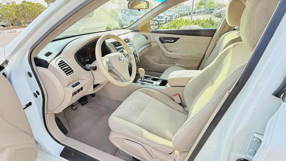2013 Nissan Altima SV GCC Specs - Excellent Condition-12-12