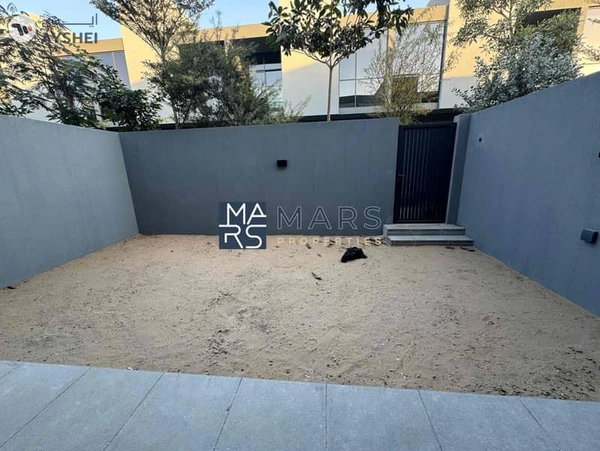 Limited offer 3 bedroom middle unit in Robinia for rent just in 140k