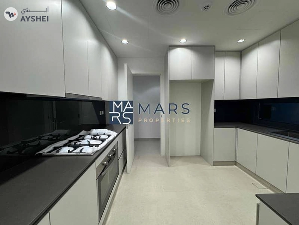 Limited offer 3 bedroom middle unit in Robinia for rent just in 140k
