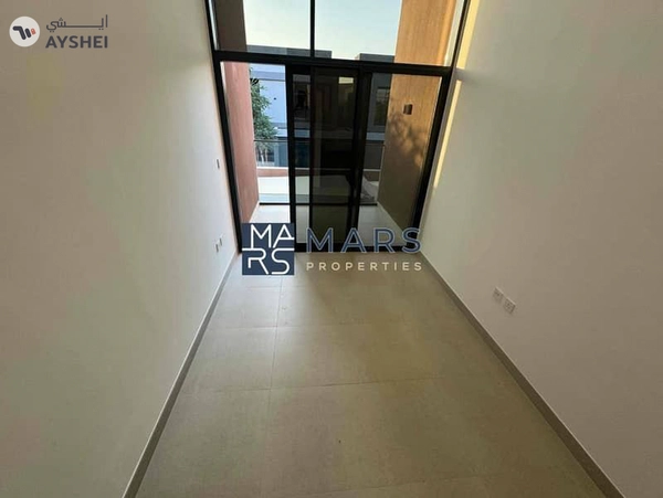 Limited offer 3 bedroom middle unit in Robinia for rent just in 140k