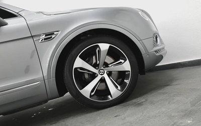 Bentley Bentayga-6
