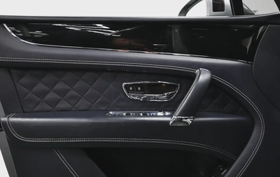 Bentley Bentayga-12