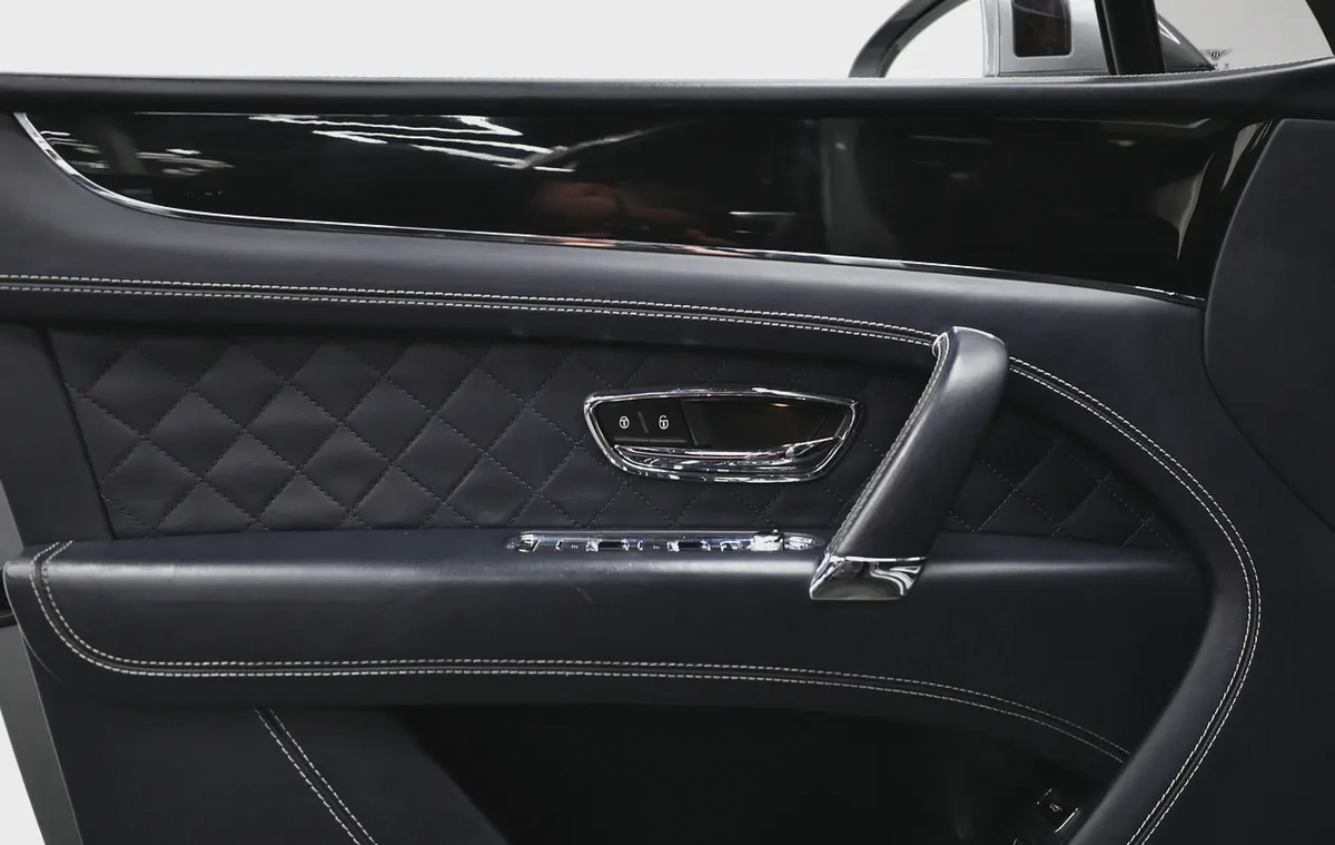 Bentley Bentayga-12-12