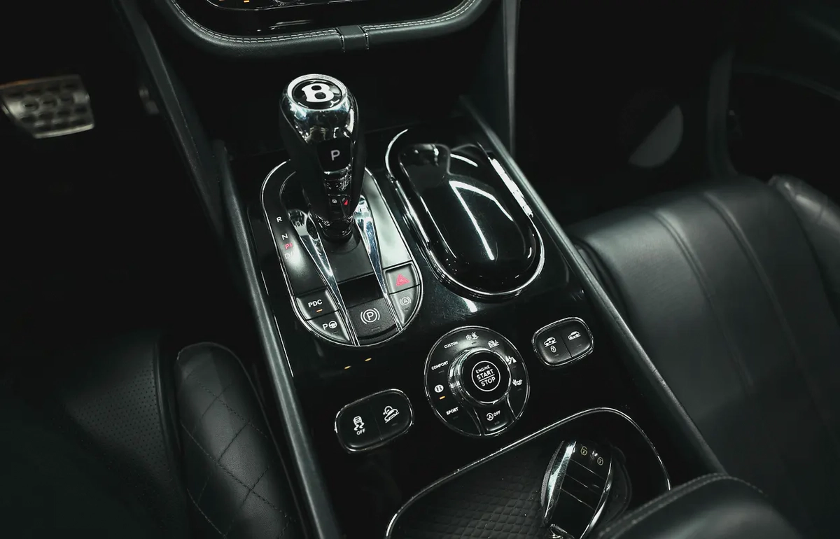 Bentley Bentayga-9-9