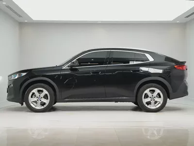 GCC Specs, LOW Mileage BMW X2 sDrive20i 2025-1