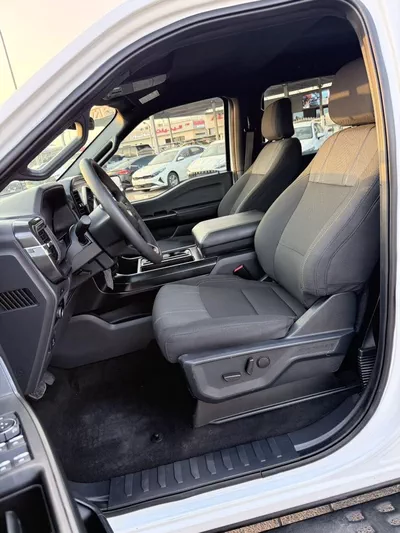 Ford F-150 F- 150 2.7L Ford F- 150 4x4-5