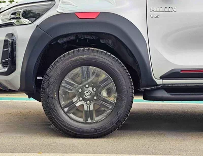 Toyota Hilux SR5 TRD 4.0L PETROL SR5 TRD || 4.0L PETROL V6 4WD | WOOD INTERIOR W VISOR | BLIND SPOT | DIFFLOCK | DVD+CAMERA | READY S-6