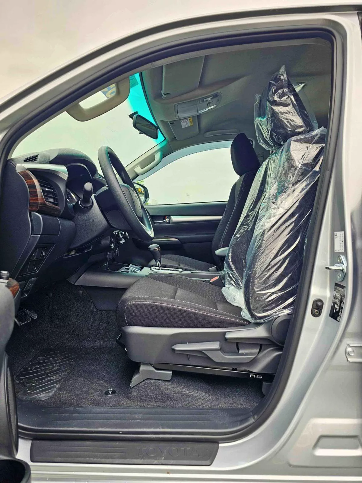 Toyota Hilux SR5 TRD 4.0L PETROL SR5 TRD || 4.0L PETROL V6 4WD | WOOD INTERIOR W VISOR | BLIND SPOT | DIFFLOCK | DVD+CAMERA | READY S-7-0