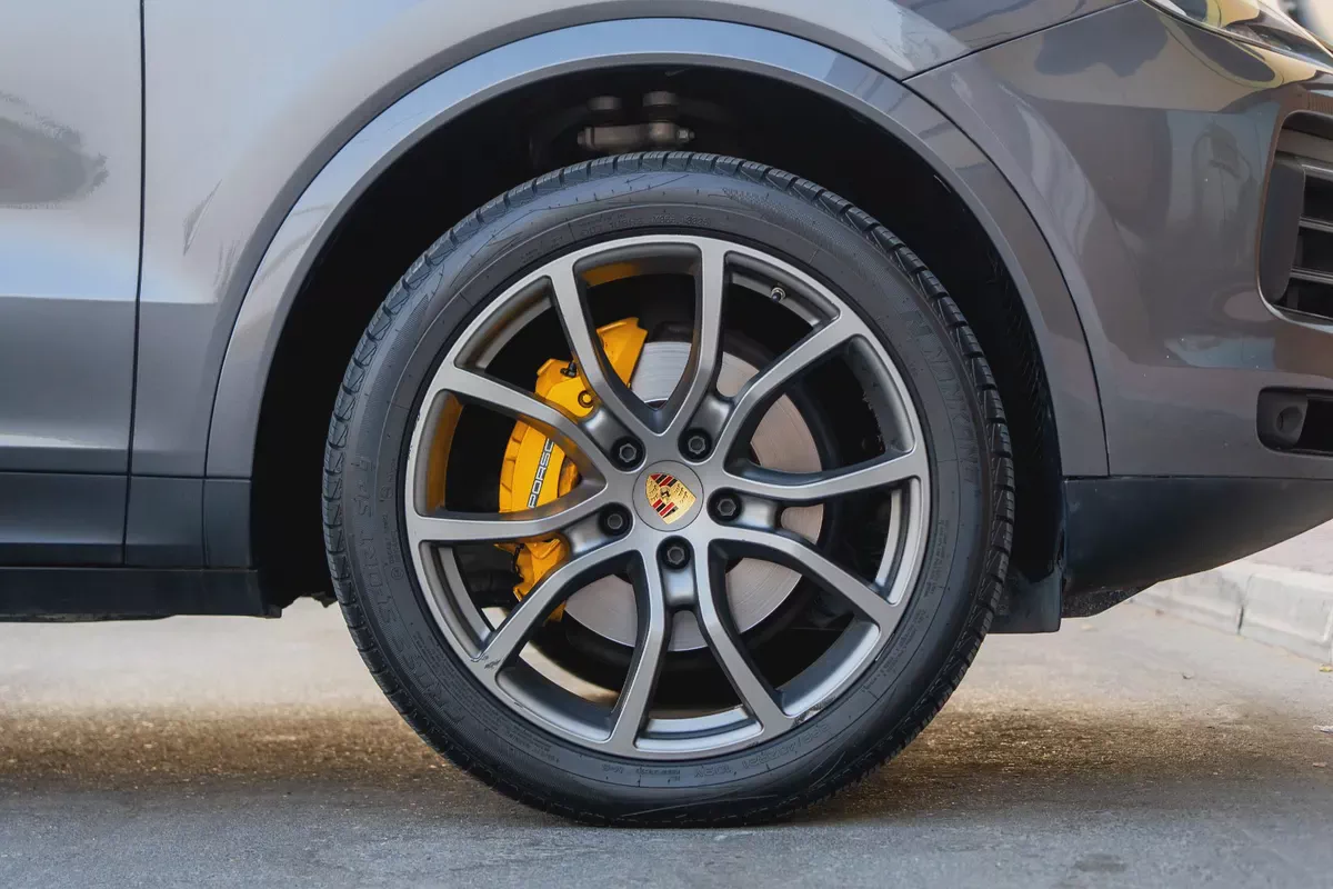 Pristine 2022 Porsche Cayenne Standard | GCC Specs | Low Mileage-12-12