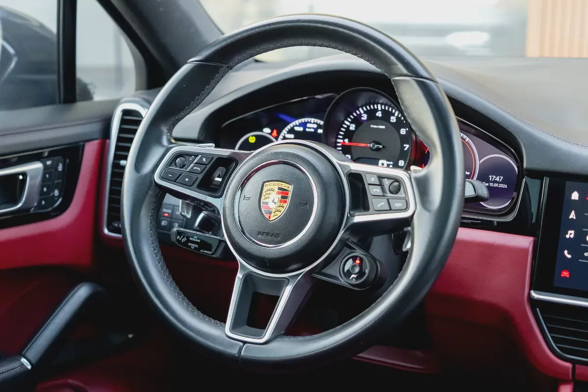 Pristine 2022 Porsche Cayenne Standard | GCC Specs | Low Mileage-15-15