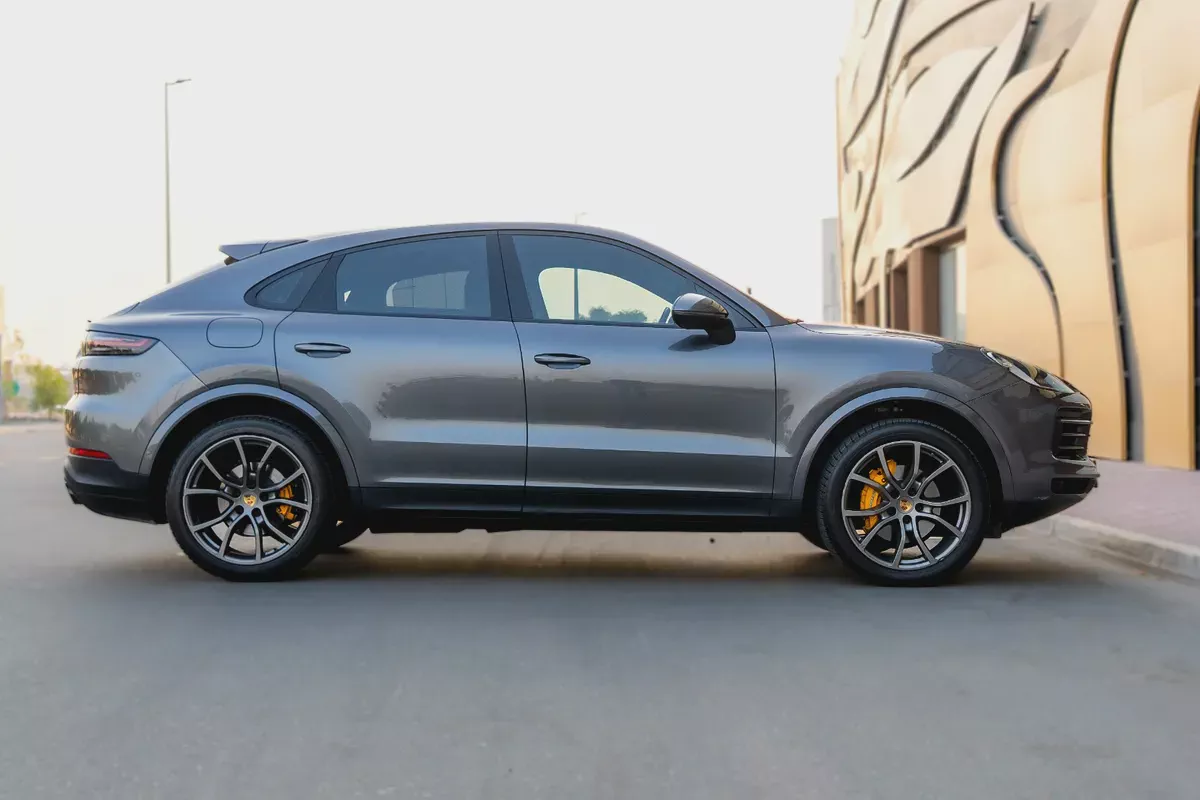 Pristine 2022 Porsche Cayenne Standard | GCC Specs | Low Mileage-6-6