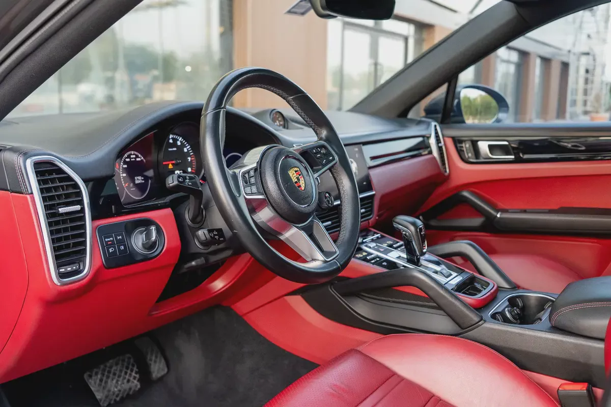Pristine 2022 Porsche Cayenne Standard | GCC Specs | Low Mileage-8-8