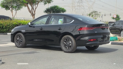 BYD QIN PLUS Design PHEV (Black)-10