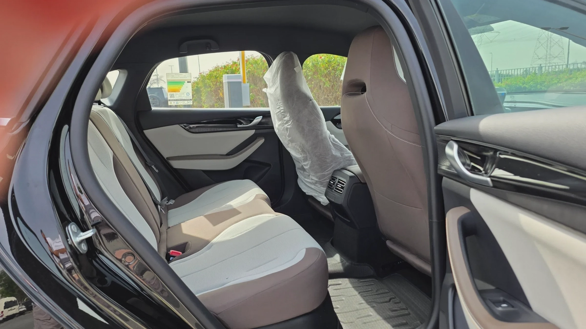 BYD QIN PLUS Design PHEV (Black)-7-7