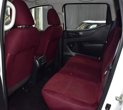 Nissan Navara SE ( 2020 Model ) in White Color GCC Specs-4