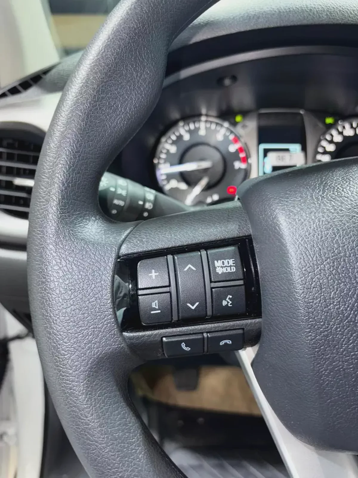 Toyota Hilux Double Cab GLX 2026 MT 4WD 2.7L GCC Specsهايلوكس غمارتين قير عادي بنزين مكينه  2700-11-11