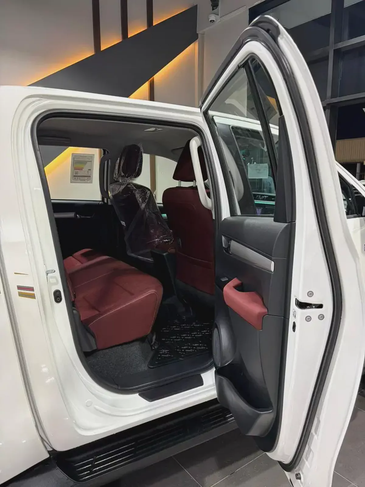 Toyota Hilux Double Cab GLX 2026 MT 4WD 2.7L GCC Specsهايلوكس غمارتين قير عادي بنزين مكينه  2700-15-15