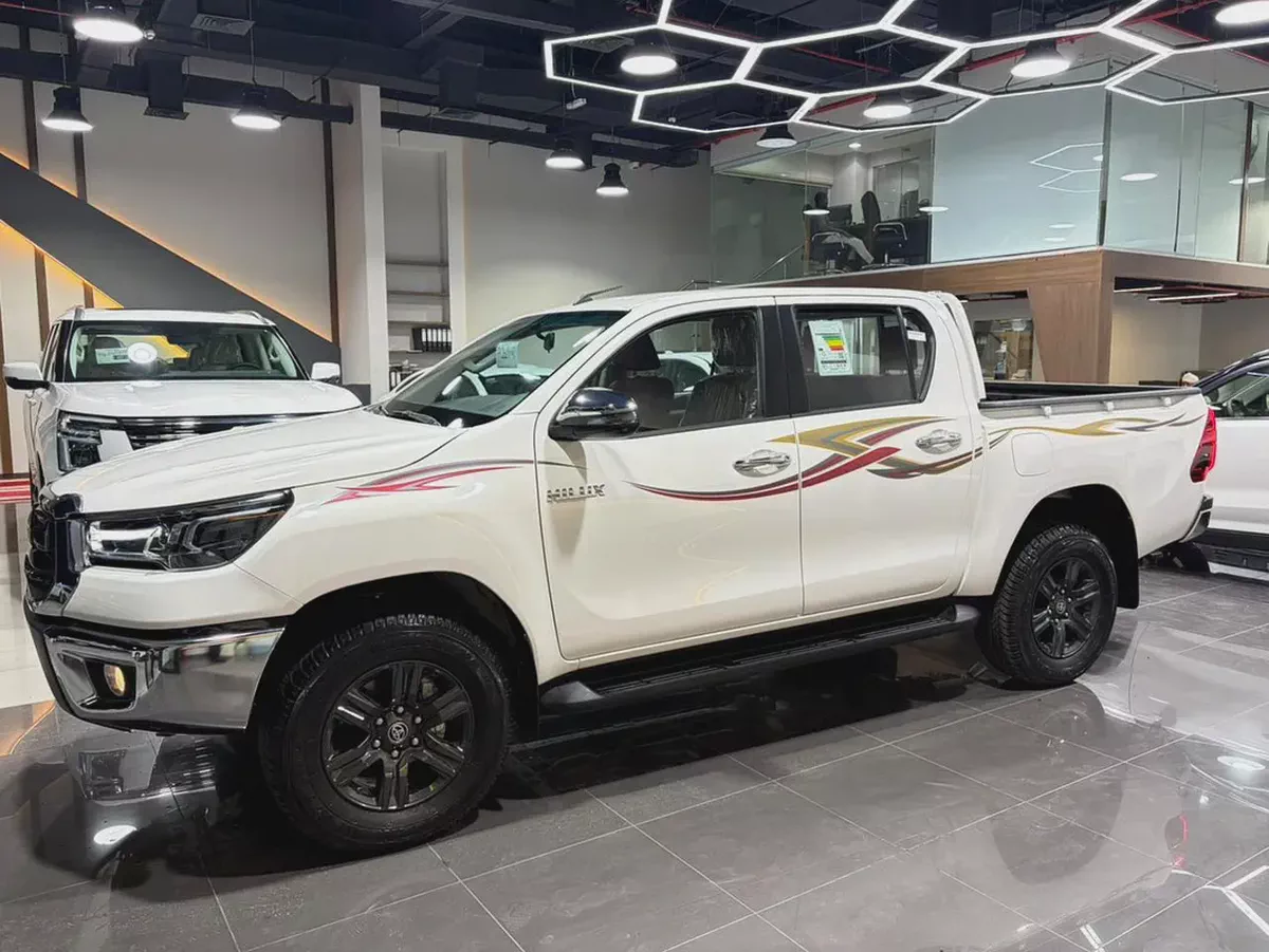 Toyota Hilux Double Cab GLX 2026 MT 4WD 2.7L GCC Specsهايلوكس غمارتين قير عادي بنزين مكينه  2700