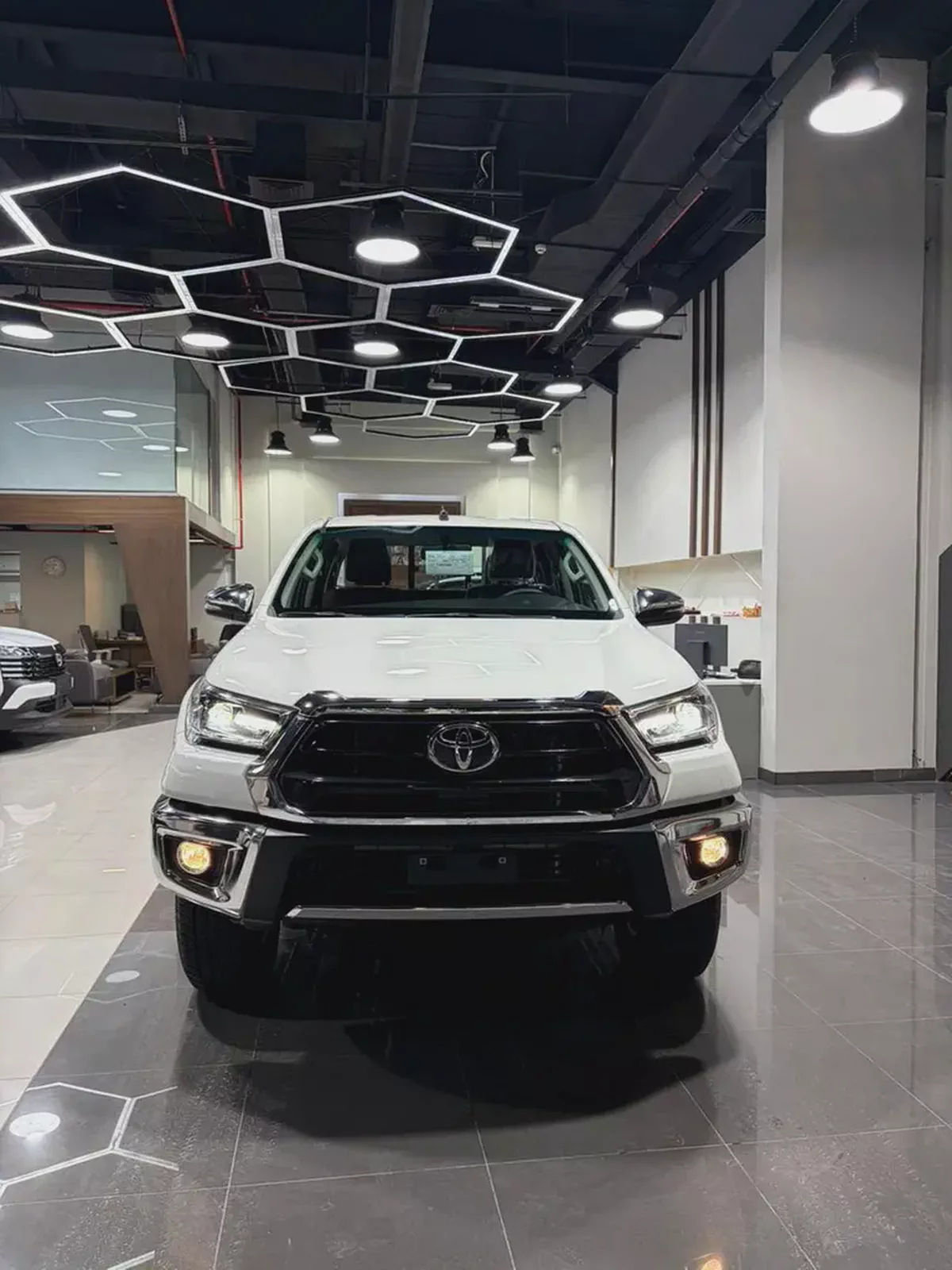 Toyota Hilux Double Cab GLX 2026 MT 4WD 2.7L GCC Specsهايلوكس غمارتين قير عادي بنزين مكينه  2700-2-2