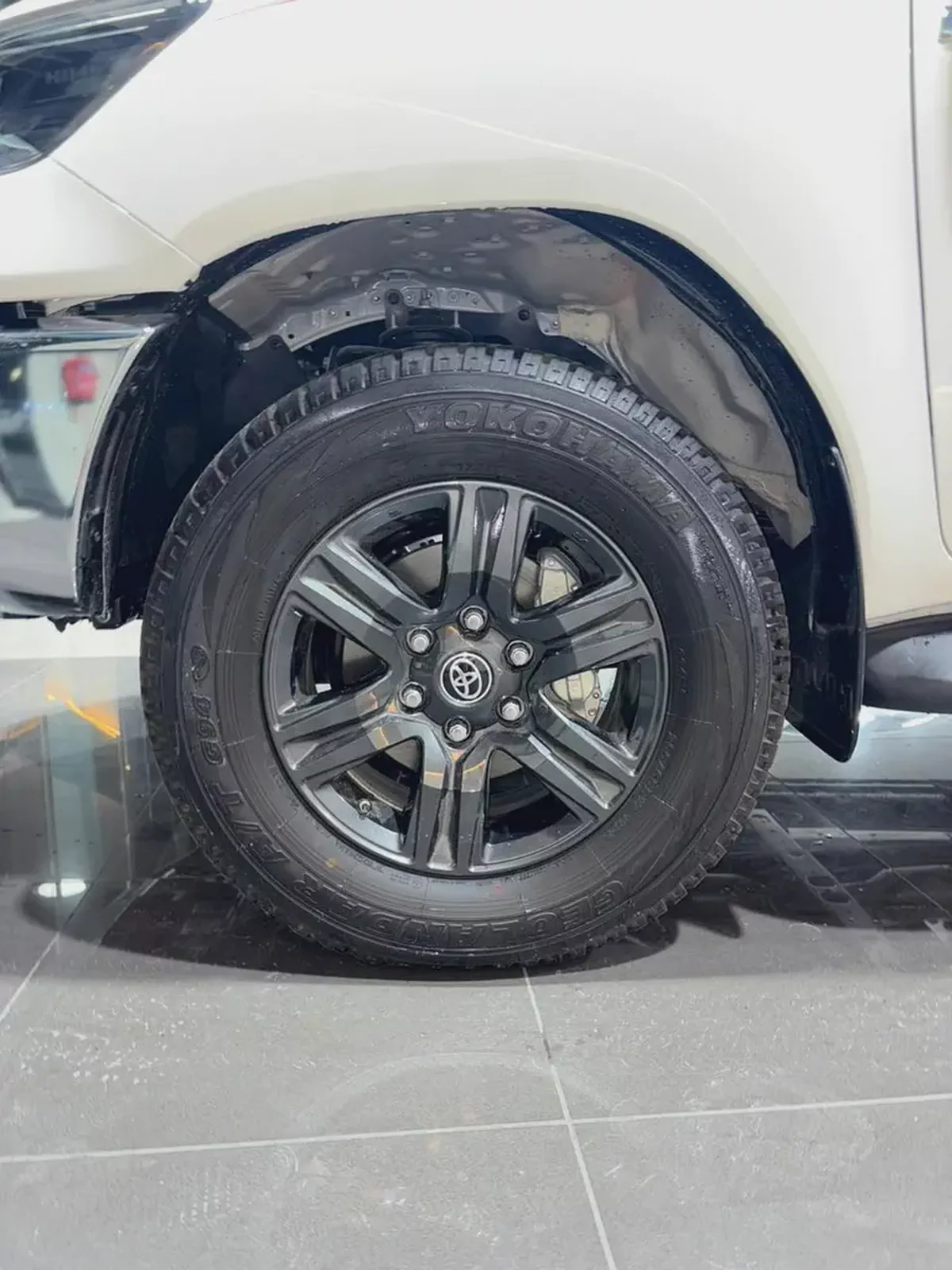 Toyota Hilux Double Cab GLX 2026 MT 4WD 2.7L GCC Specsهايلوكس غمارتين قير عادي بنزين مكينه  2700-4-4