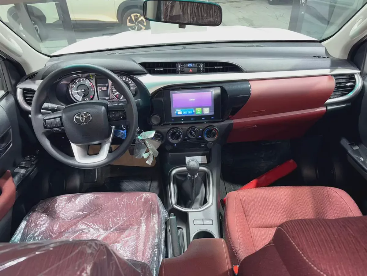 Toyota Hilux Double Cab GLX 2026 MT 4WD 2.7L GCC Specsهايلوكس غمارتين قير عادي بنزين مكينه  2700-5-5