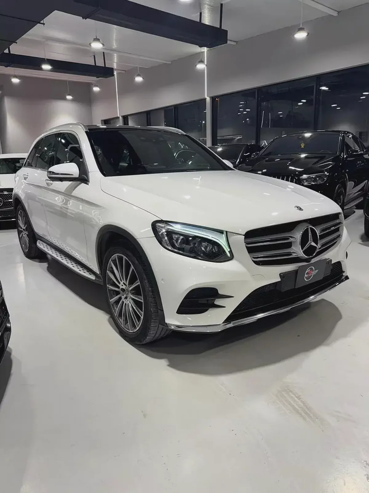 Mercedes-Benz GLC 250 4MATIC | 2018 | GCC | Full Option | Full service History | Monthly: 2,800 AED-4-4