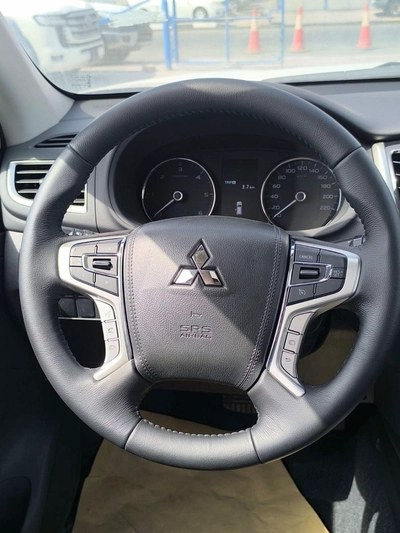 Mitsubishi Pajero Sport MID OPTION DIESEL-5