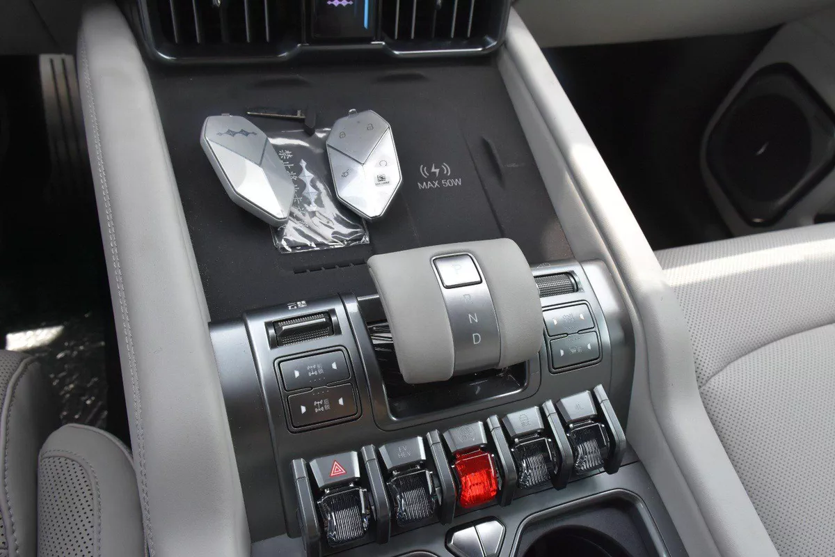 BYD LEOPARD 8 FLAGSHIP ( 5 SEATS ) 2026 | GREEN-8-8