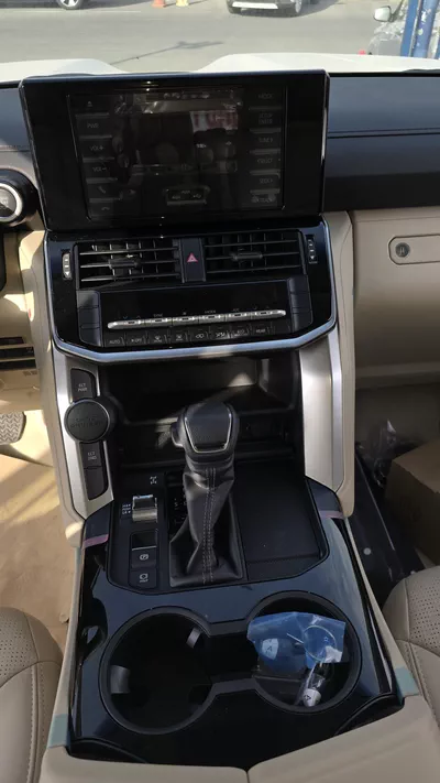 Toyota Land Cruiser 2026 – Bold Hybrid Power-4