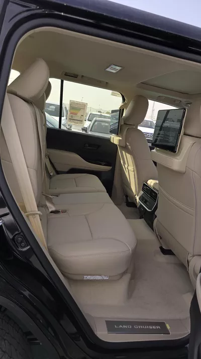 Toyota Land Cruiser 2026 – Bold Hybrid Power-3
