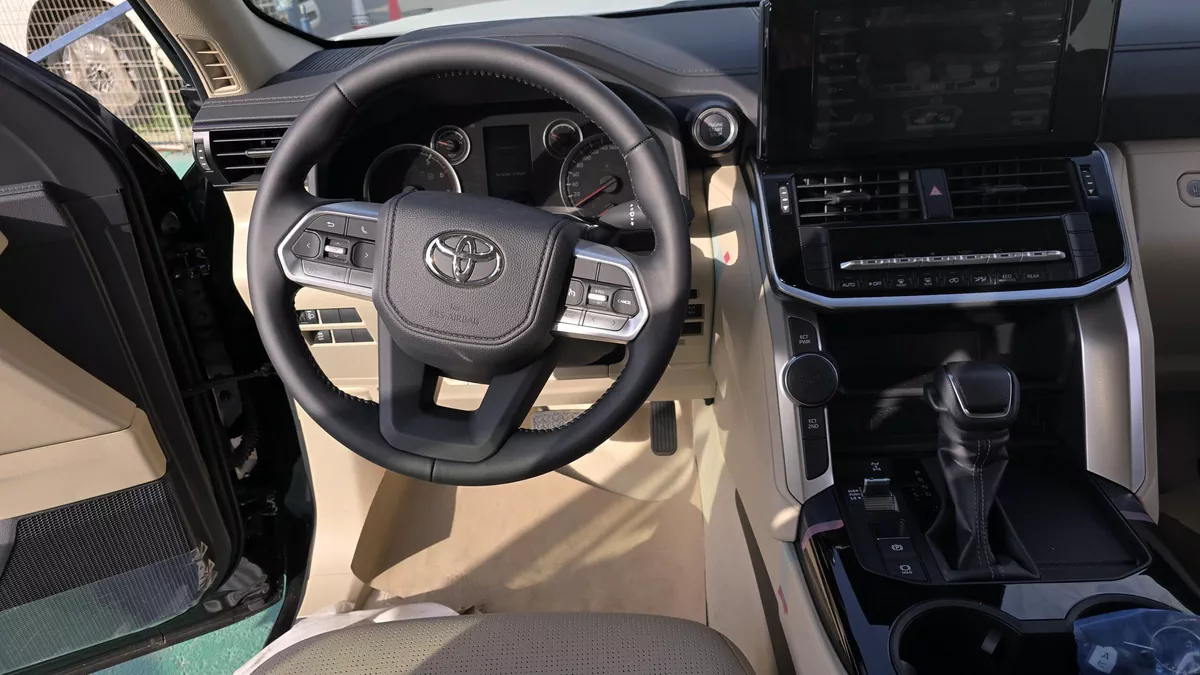 Toyota Land Cruiser 2026 – Bold Hybrid Power-10-10