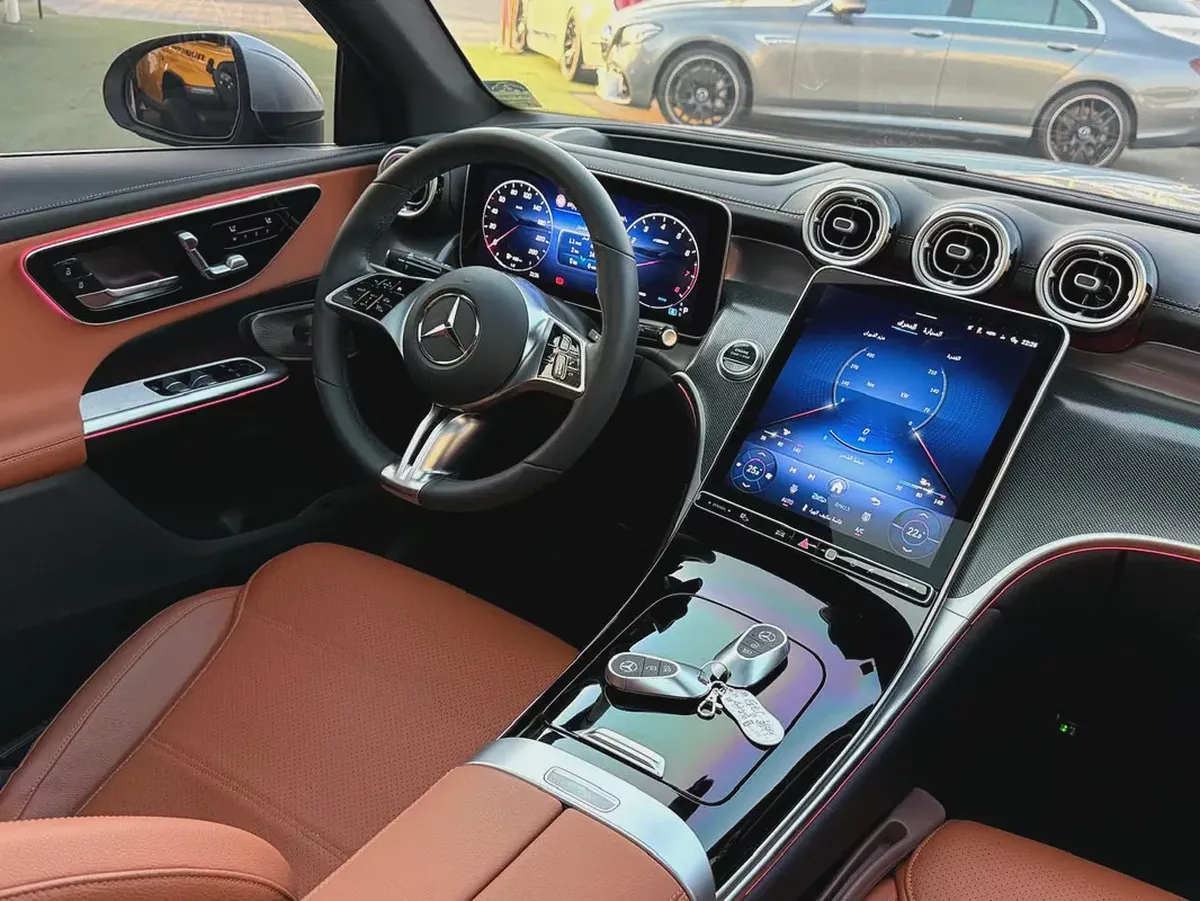 Mercedes GLC300 import from Korea model 2025 original paint مرسيدس جي الـ سي ٣٠٠ كوري موديل ٢٠٢٥-11-11