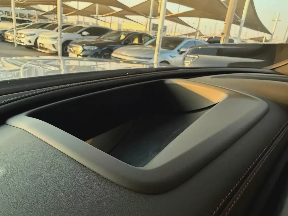 Mercedes GLC300 import from Korea model 2025 original paint مرسيدس جي الـ سي ٣٠٠ كوري موديل ٢٠٢٥-8-8