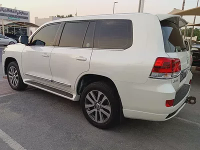 Toyota Land Cruiser GXR V8 5.7L 2017 | GCC Specs | Pristine Condition-3