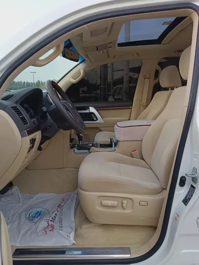 Toyota Land Cruiser GXR V8 5.7L 2017 | GCC Specs | Pristine Condition-4